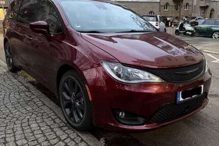 Chrysler Pacifica 46.000 km 34.000 &euro; Stuttgart 70190