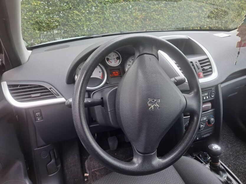 Peugeot 207 119.000 km 2.400 € Böblingen 71032
