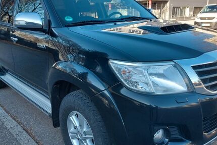 Toyota Hilux 282.524 km 15.300 &euro; Fellbach 70736