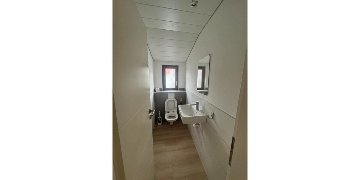 Dachgeschoßwohnung Esslingen am Neckar Oberesslingen - 3.5 Zimmer, 73 m&sup2;, 1.300&euro; | Angebot:24469045