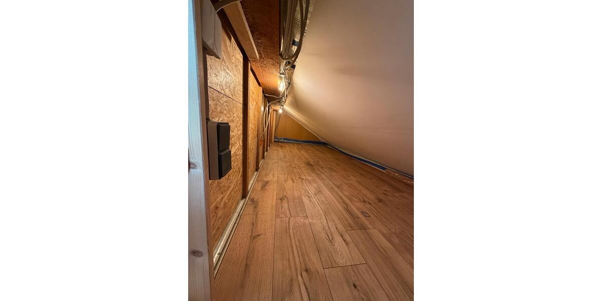 Dachgeschoßwohnung Dußlingen - 2.5 Zimmer, 80 m&sup2;, 1.000&euro; | Angebot:27592938
