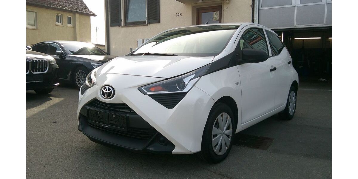 Toyota Aygo (X) 105.000 km 6.990 &euro; Sindelfingen 71065
