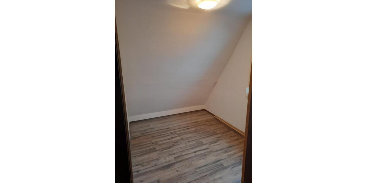 Einfamilienhaus Stuttgart Hedelfingen - 4 Zimmer, 60 m&sup2;, 1.300&euro; | Angebot:24665432
