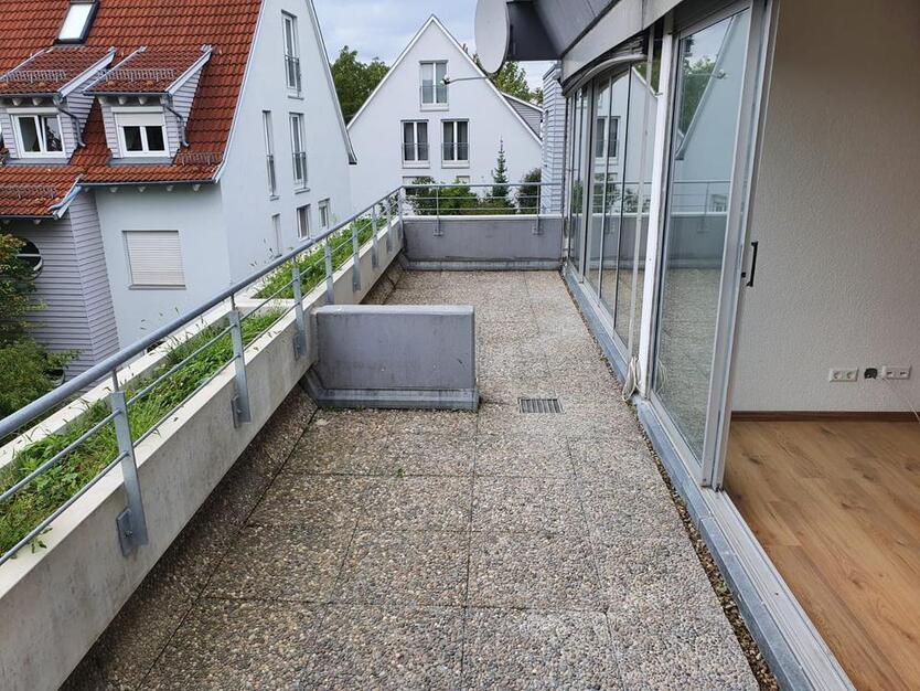 Lichtdurchflutete 4-Zimmer-Wohnung mit großem Balkon & Garage