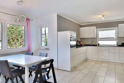 Vollunterkellertes Einfamilienhaus mit moderner Küche und großer Sonnenterrasse! 5 zimmer