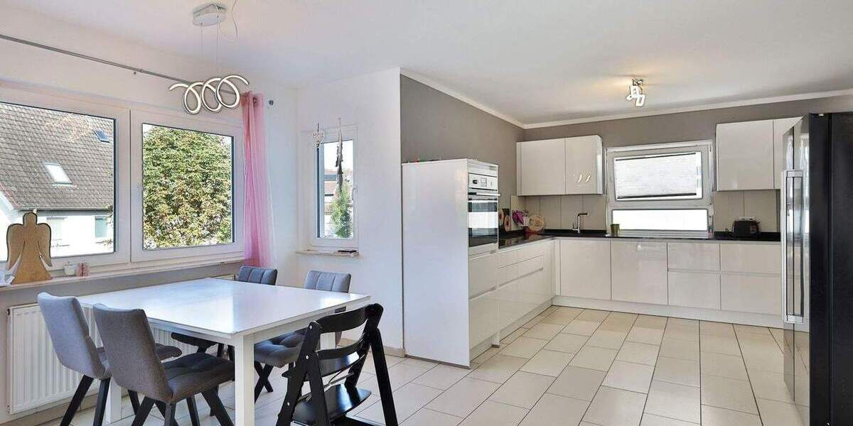 Vollunterkellertes Einfamilienhaus mit moderner Küche und großer Sonnenterrasse! 5 zimmer