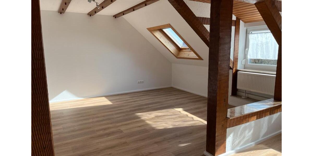 Dachgeschoßwohnung Gäufelden - 2 Zimmer, 65 m&sup2;, 1.080&euro; | Angebot:25400819
