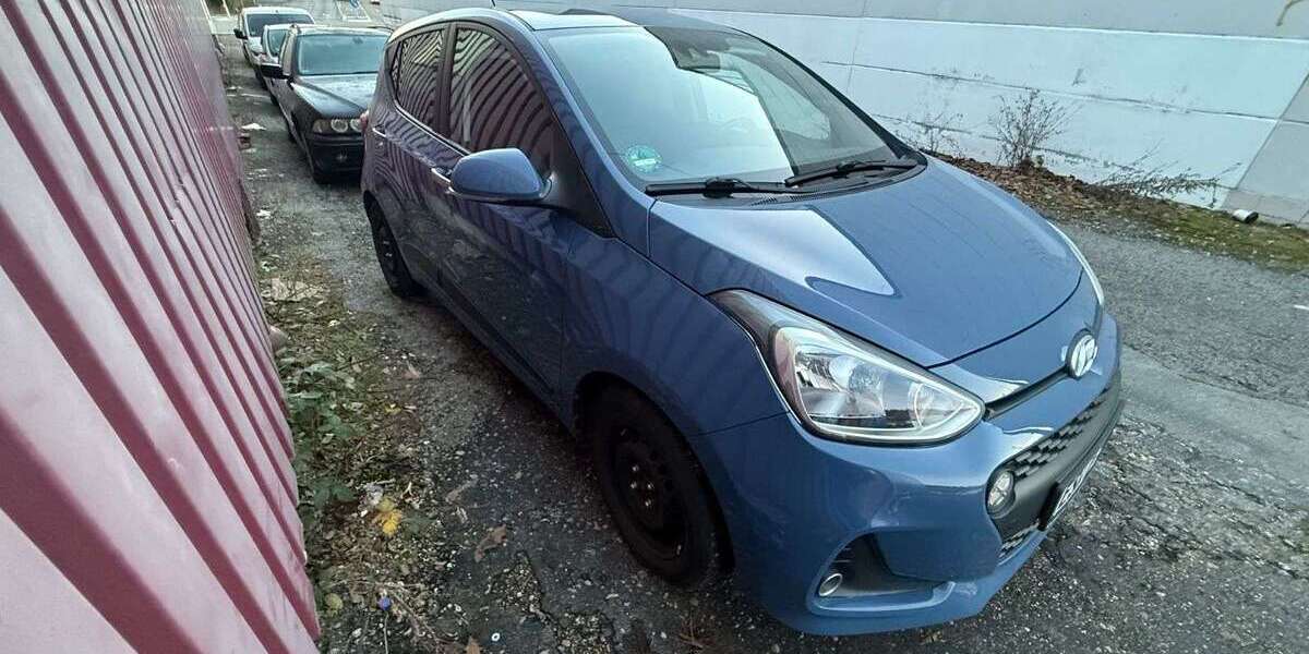 Hyundai i10 61.000 km 9.699 &euro; Sindelfingen 71065