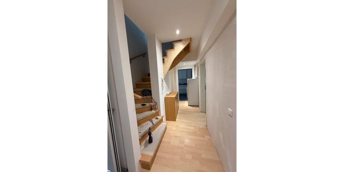 Etagenwohnung Stuttgart Mühlhausen - 5 Zimmer, 120 m&sup2;, 600&euro; | Angebot:24570627