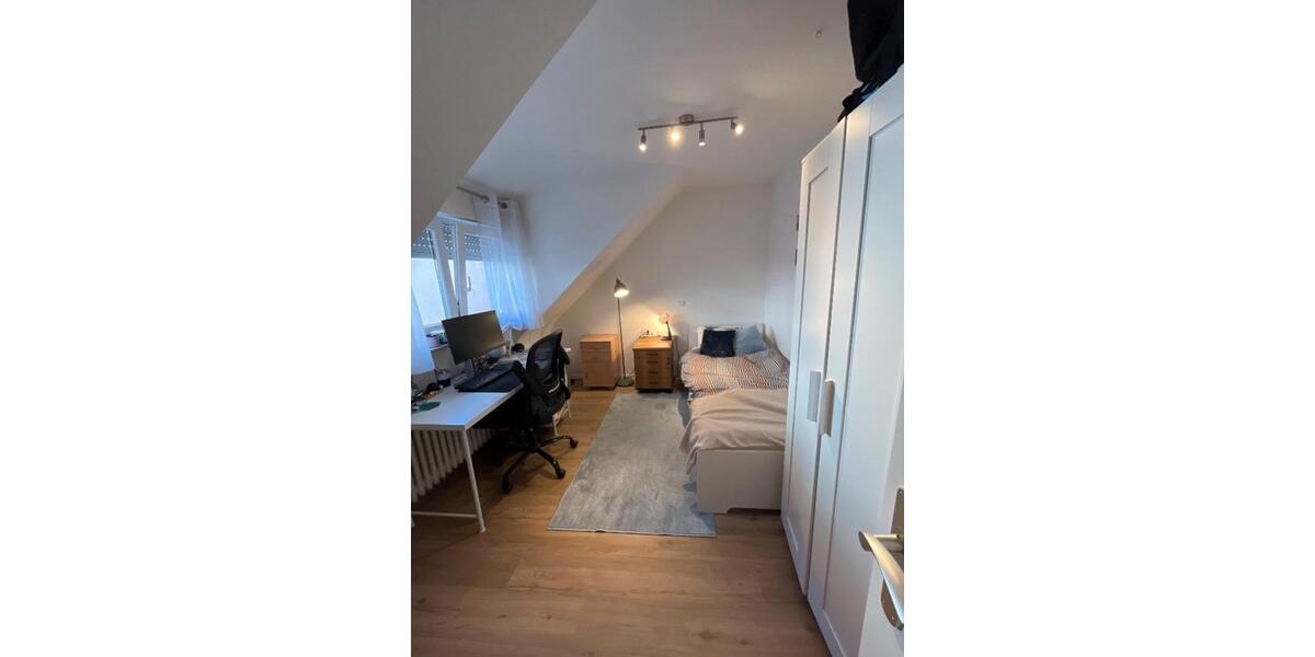 Dachgeschoßwohnung Stuttgart Degerloch - 4 Zimmer, 80 m&sup2;, 1.210&euro; | Angebot:26023510