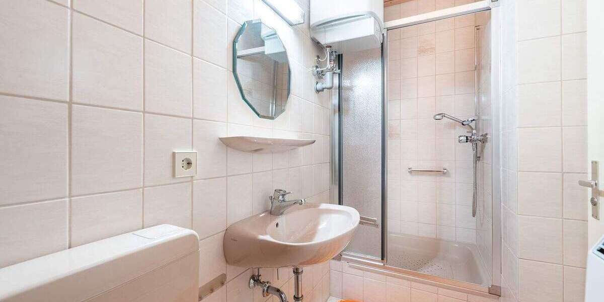 Mehrfamilienhaus, Wohnhaus Stuttgart Degerloch - 9 Zimmer, 140 m&sup2;, 740.000&euro; | Angebot:24635350