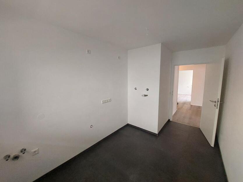 Frisch renovierte 3-Zimmer Wohnung direkt bezugsfrei