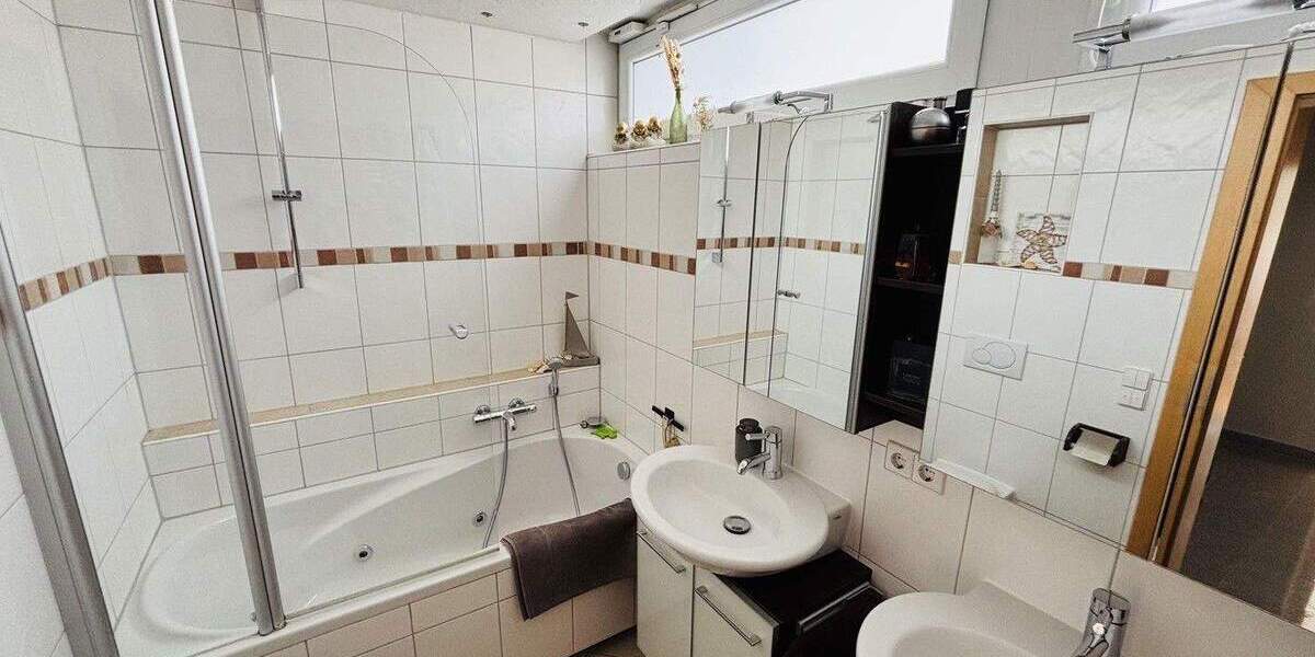 Reihenmittelhaus Fellbach Schmiden - 9 Zimmer, 184 m&sup2;, 749.000&euro; | Angebot:25654311