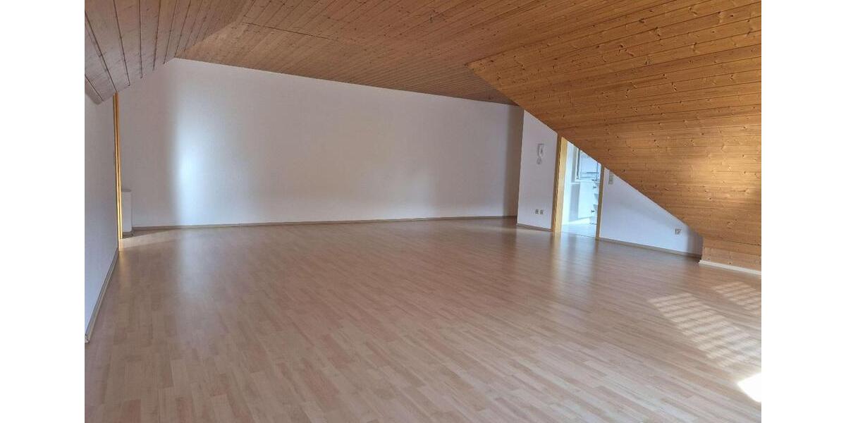 Dachgeschoßwohnung Reutlingen Reutlingen-Betzingen - 2 Zimmer, 84 m&sup2;, 950&euro; | Angebot:27619684