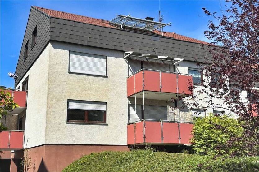 Großzügige 4-Zimmer-DG-Wohnung mit Garage und Top-Aussicht
