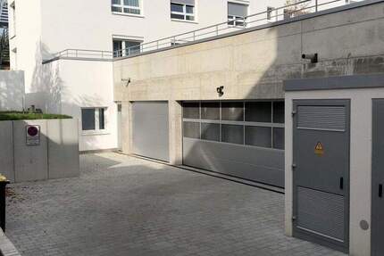 Ebenerdige neuwertige Lagerfläche mit Büro zu vermieten zimmer