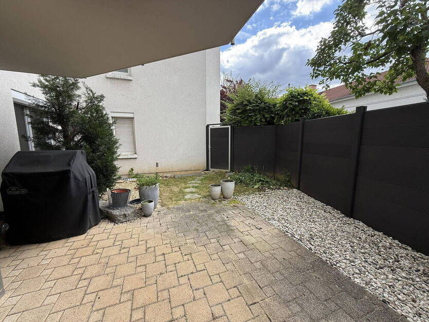Moderne 3 Zimmer-Erdgeschoßwohnung mit Terrasse, eigenem Garten und TG Stellplatz