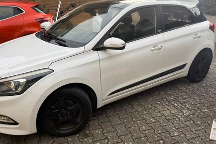 Hyundai i20 98.000 km 8.500 &euro; Bietigheim bissingen 74321