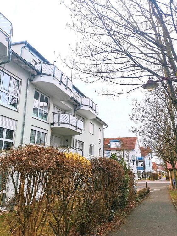 Stilvolle und moderne 2-Raum-DG-Wohnung mit EBK in Freiberg am