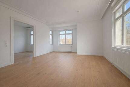 Zimmer Esslingen Innenstadt - 2 Zimmer, 1.450&euro; | Angebot:26329800