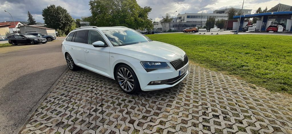 Skoda Superb 150.000 km 17.900 € Fellbach 70736