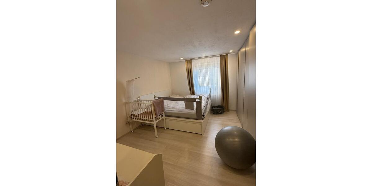 Etagenwohnung Herrenberg - 3.5 Zimmer, 88 m&sup2;, 1.350&euro; | Angebot:26330138