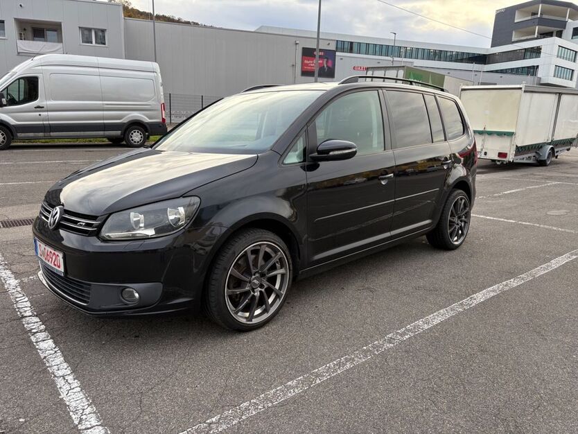 VW Touran 251.500 km 4.890 € Fellbach - Stuttgart 70736