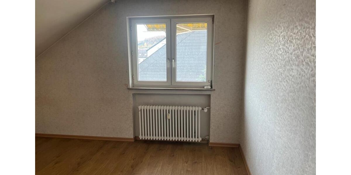 Dachgeschoßwohnung Leonberg - 4 Zimmer, 75 m&sup2;, 1.650&euro; | Angebot:24487529