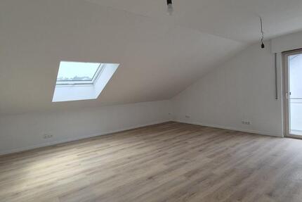 2 Zi.-DG Wohnung (Erstbezug) mit Balkon zimmer