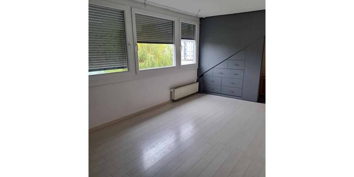 Dachgeschoßwohnung Ludwigsburg - 3 Zimmer, 108 m&sup2;, 1.300&euro; | Angebot:24660056