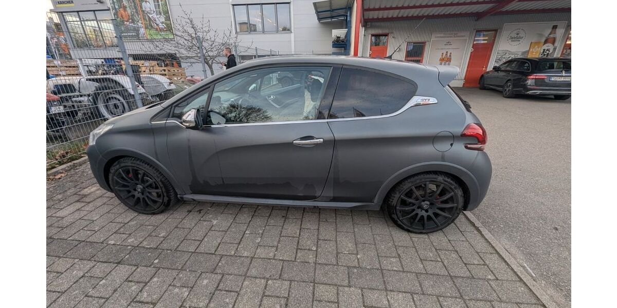 Peugeot 208 80.000 km 11.700 &euro; Leinfelden-Echterdingen 70771