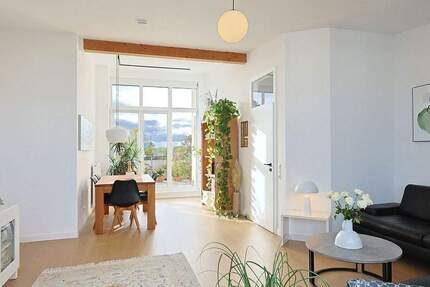 Moderne, lichtdurchflutete Wohnung mit 2 Balkonen und traumhaftem Weitblick in Pattonville 3 zimmer