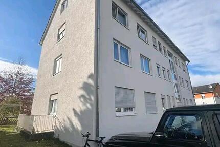 moderniesierte 2-Zimmer Wohnung mit Balkon in Zentraler Lage zimmer