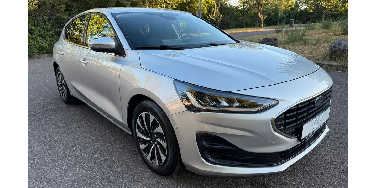 Ford Focus 33.966 km 17.499 &euro; Stuttgart 70469