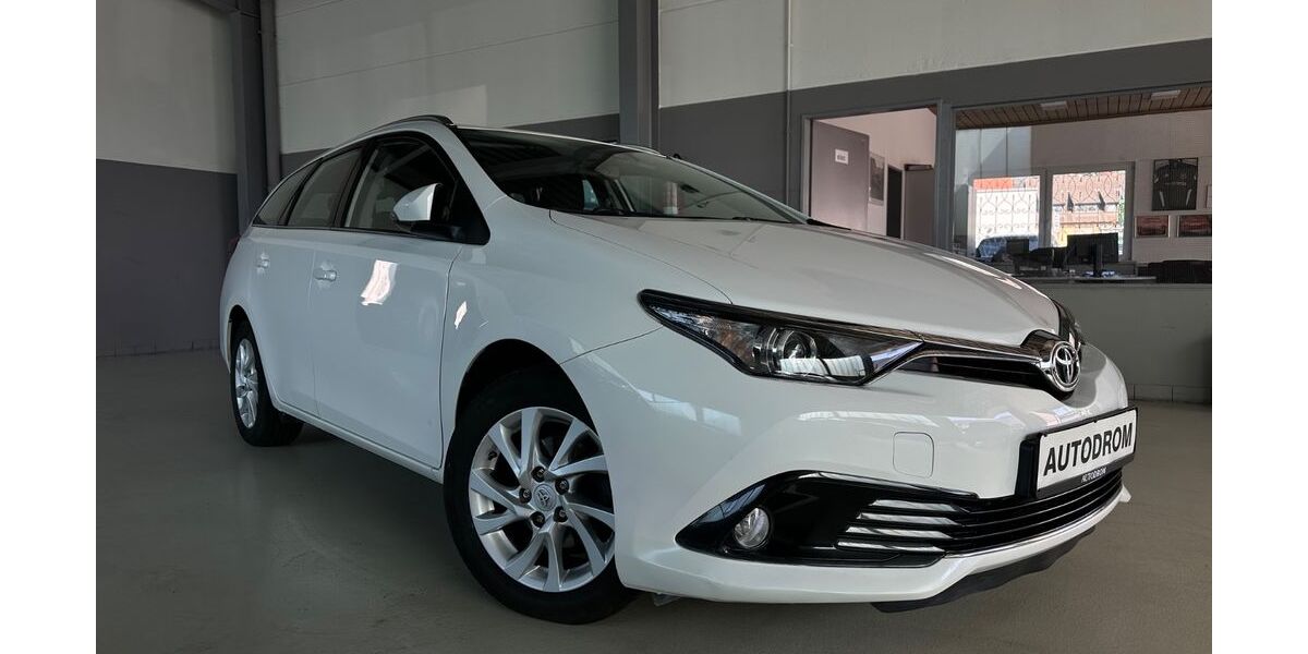 Toyota Auris 97.000 km 11.900 &euro; Neckartailfingen 72666