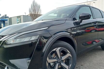 Nissan Qashqai 2.800 km 26.790 € Fellbach 70734