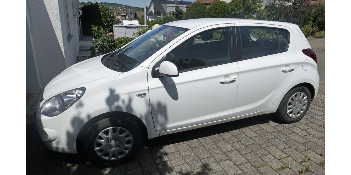 Hyundai i20 145.000 km 2.900 &euro; Reutlingen 72768