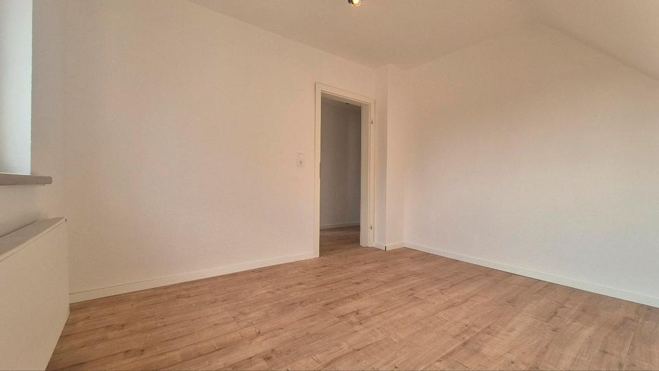 Dachgeschoßwohnung Stuttgart Mühlhausen - 3 Zimmer, 53 m&sup2;, 1.250&euro; | Angebot:25924209