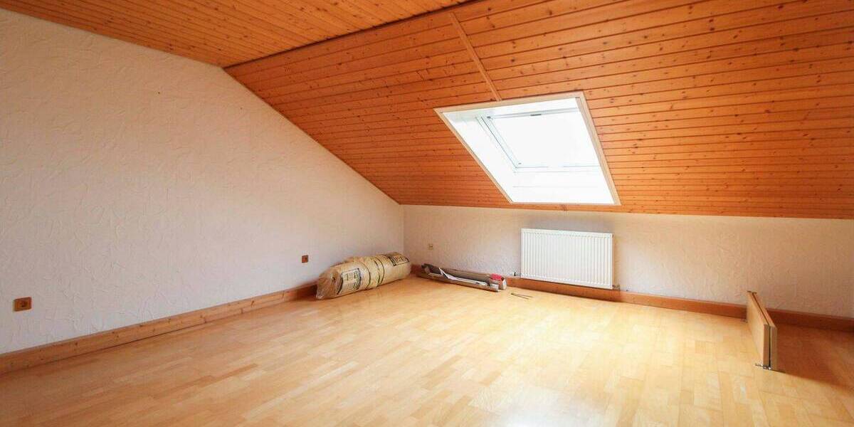Reihenmittelhaus Stuttgart Steckfeld - 9 Zimmer, 208 m&sup2;, 765.000&euro; | Angebot:26673990