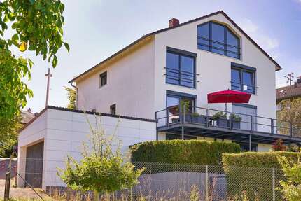 Haus zum Kaufen in Esslingen am Neckar 1.490.000 € 249 m² 7 zimmer