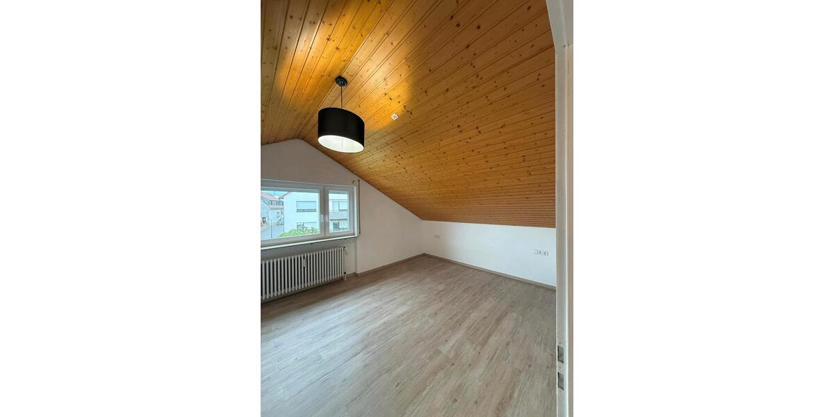 Dachgeschoßwohnung Ludwigsburg Hoheneck - 3 Zimmer, 55 m&sup2;, 1.000&euro; | Angebot:26483179