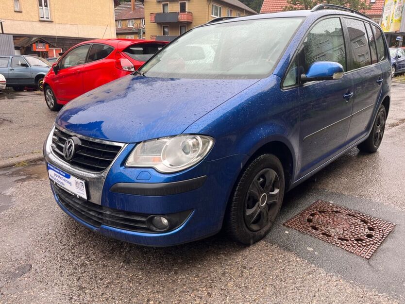 VW Touran 323.500 km 2.795 € Altensteig 72213