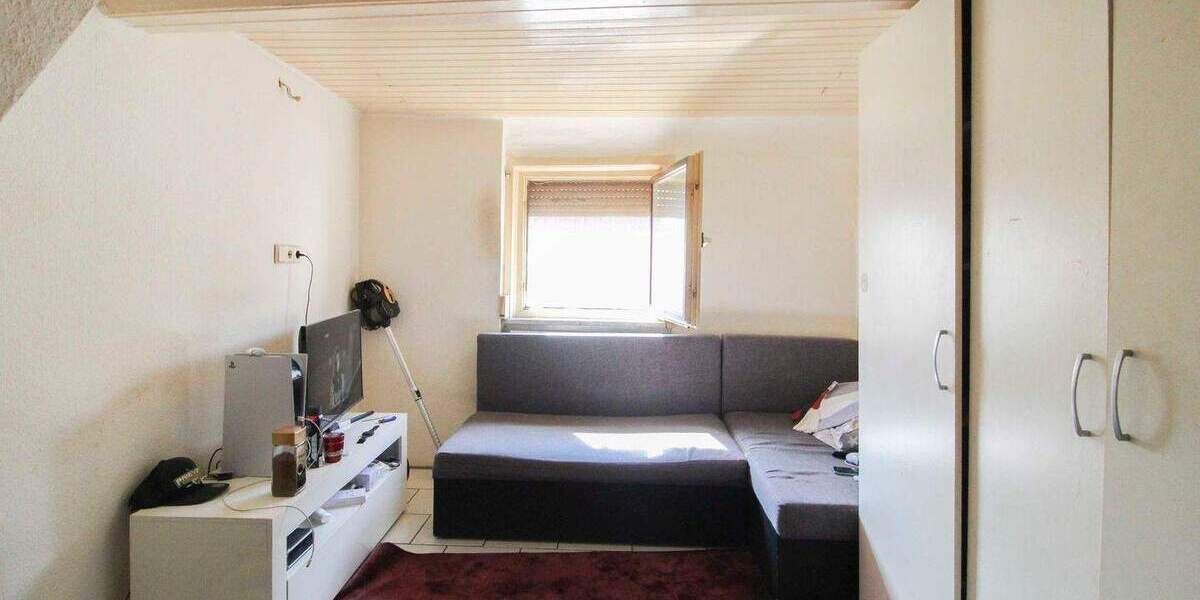 Doppelhaushälfte Stuttgart Weilimdorf - 7 Zimmer, 170 m&sup2;, 520.000&euro; | Angebot:24825230