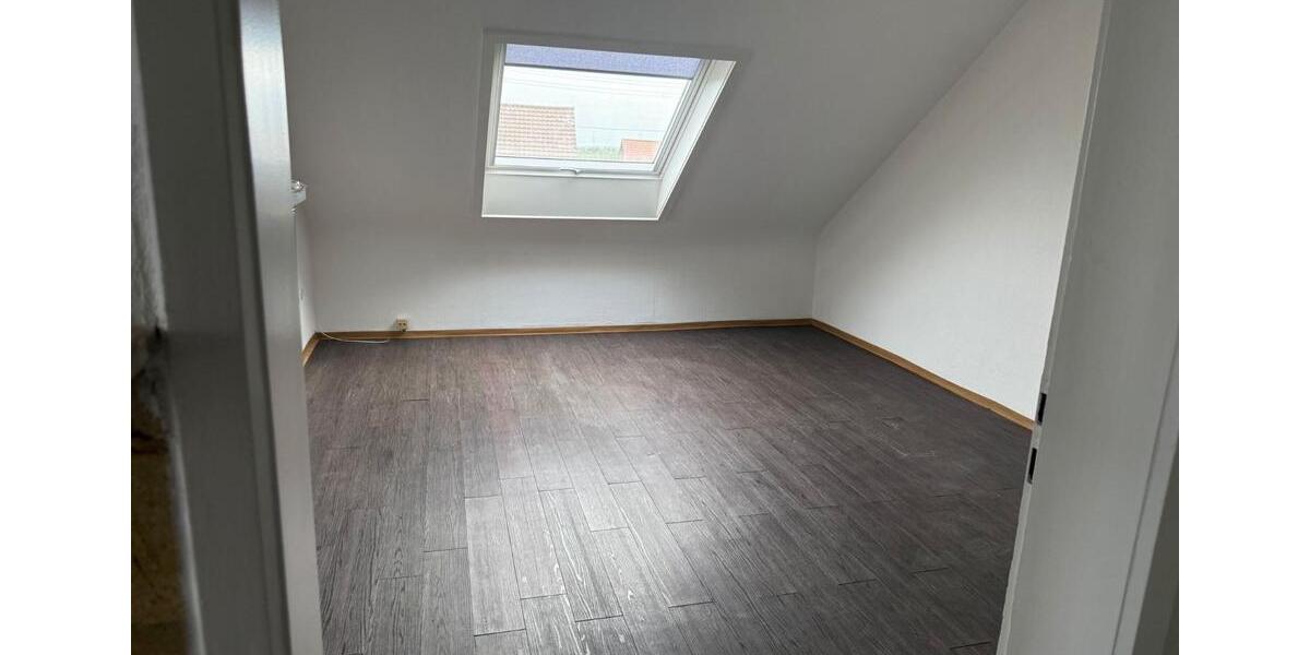 Dachgeschoßwohnung Möglingen - 3 Zimmer, 70 m&sup2;, 1.100&euro; | Angebot:26398213
