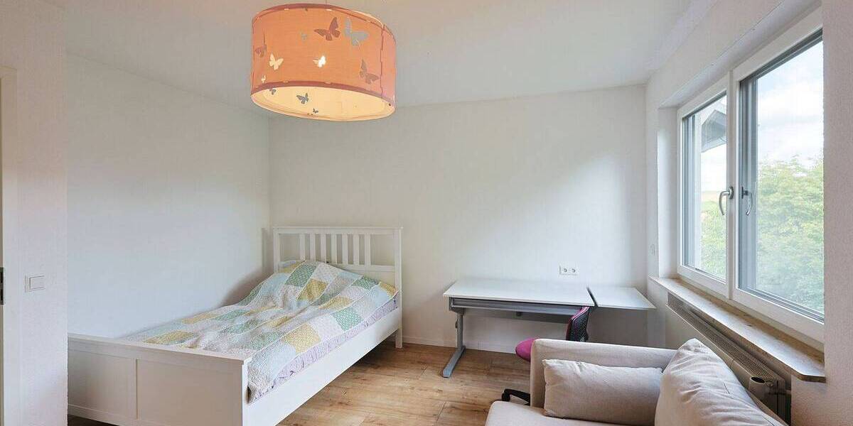 Reihenmittelhaus Ditzingen - 5 Zimmer, 125 m&sup2;, 2.290&euro; | Angebot:26806223