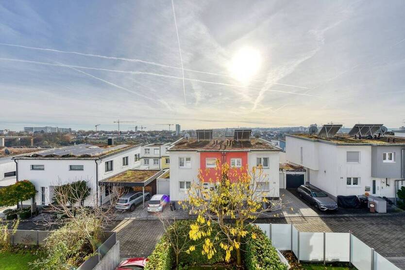 +++ 1-Fam.-DHH mit Garage, Stellplatz & Sauna - teilmöbliert inkl. EBK - ruhig, grün, gehoben - mind. 2 & max. 3 Jah... 5 zimmer