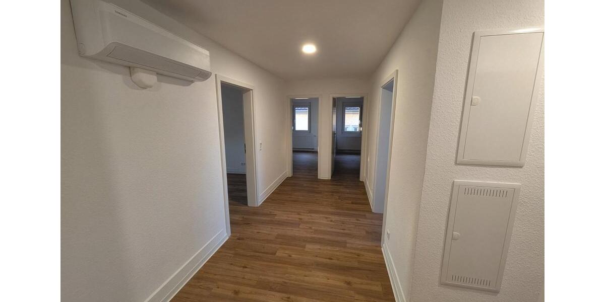 Dachgeschoßwohnung Ludwigsburg - 4 Zimmer, 97 m&sup2;, 1.315&euro; | Angebot:27608091