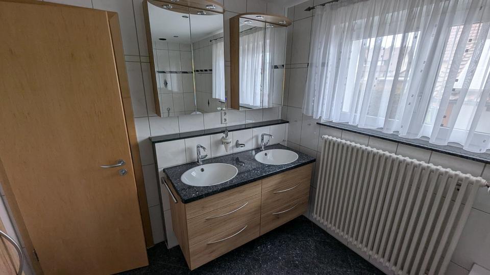 2 Fam.-Haus mit ELW, keine Makler Anfragen !!!