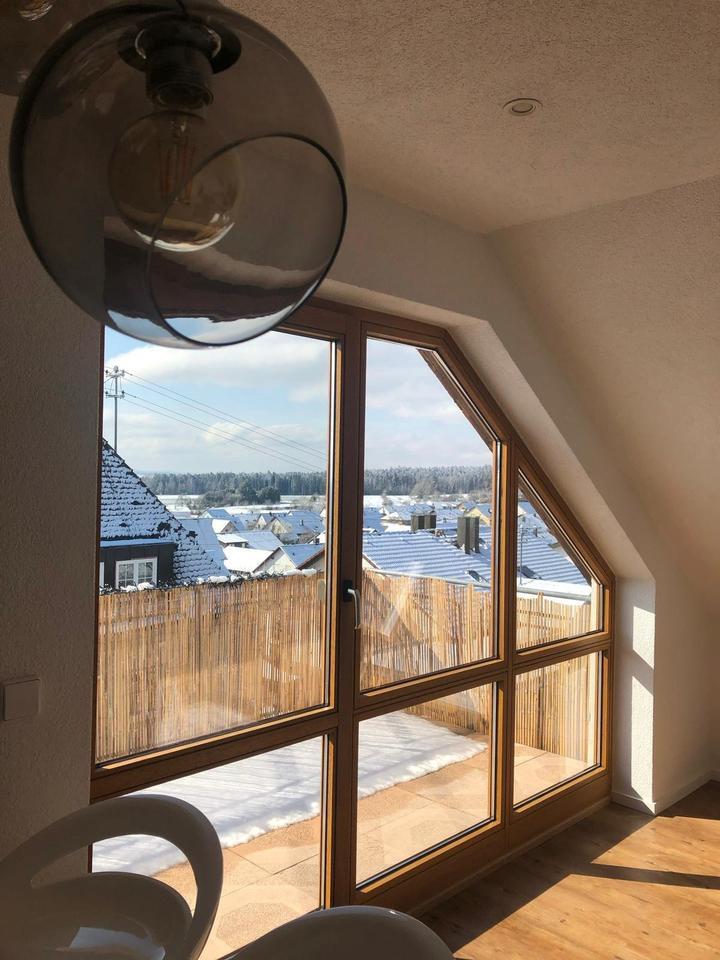 Kernsanierte 2-Zi.-DG-Wohnung mit Balkon und EBK