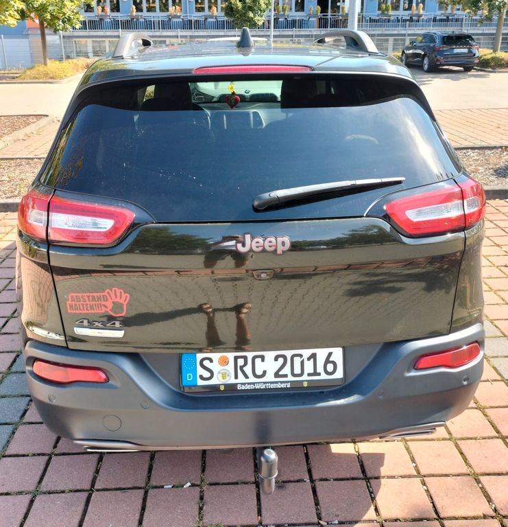 Jeep Cherokee 145.400 km 17.000 € Stuttgart 70327